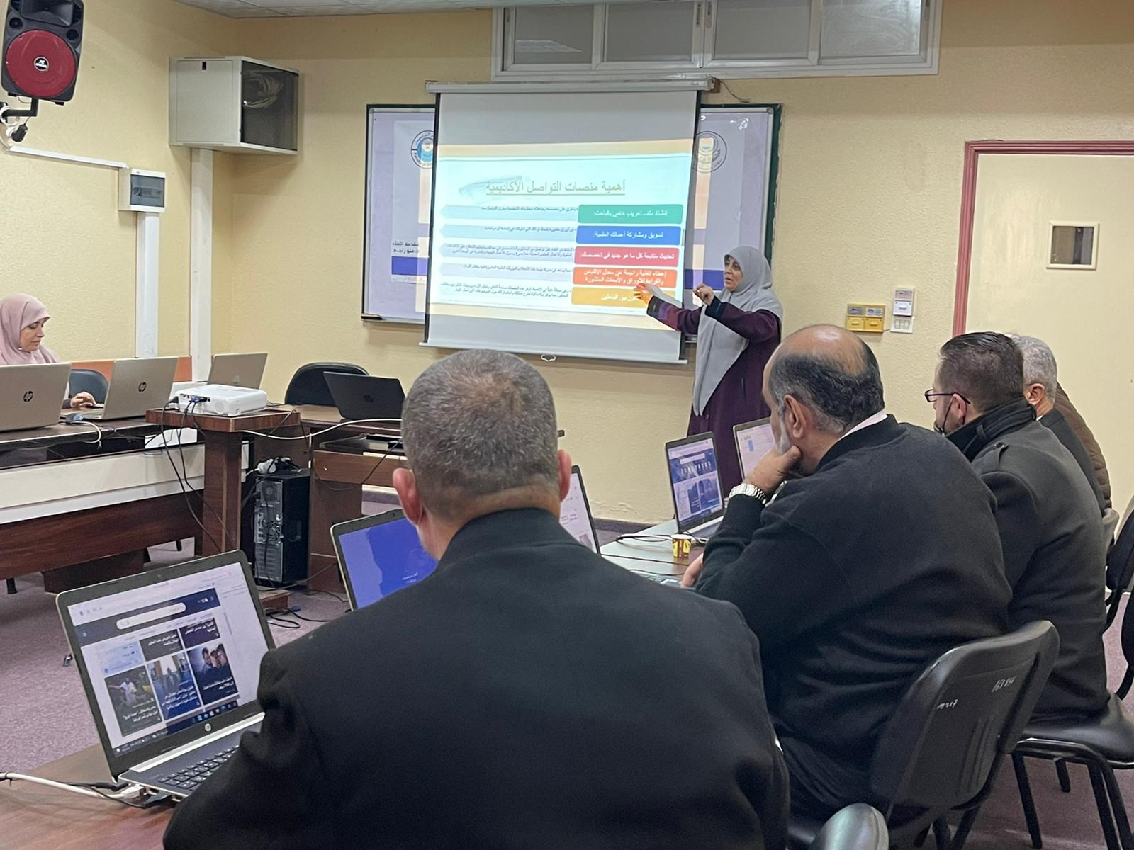 محاضرة علمية لأعضاء هيئة التدريس بعنوان منصات التواصل الأكاديمي المستودع البحث تناولت التطبيقات الخاصة بمتابعة آخر الأبحاث