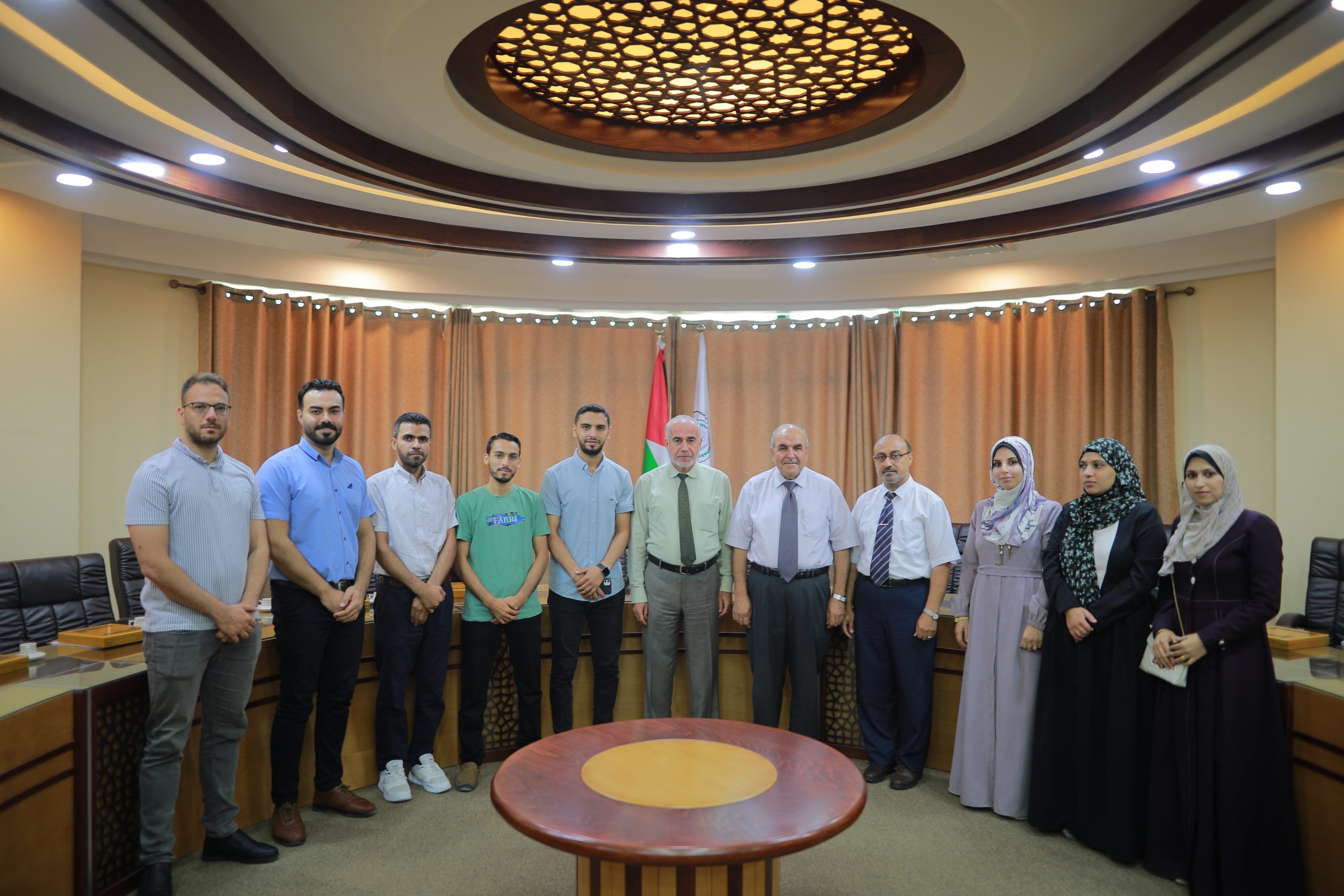 فوز (13) خريجًا وخريجة من كلية التربية بالمركز الأول في امتحانات التوظيف للعام 2022/2023م